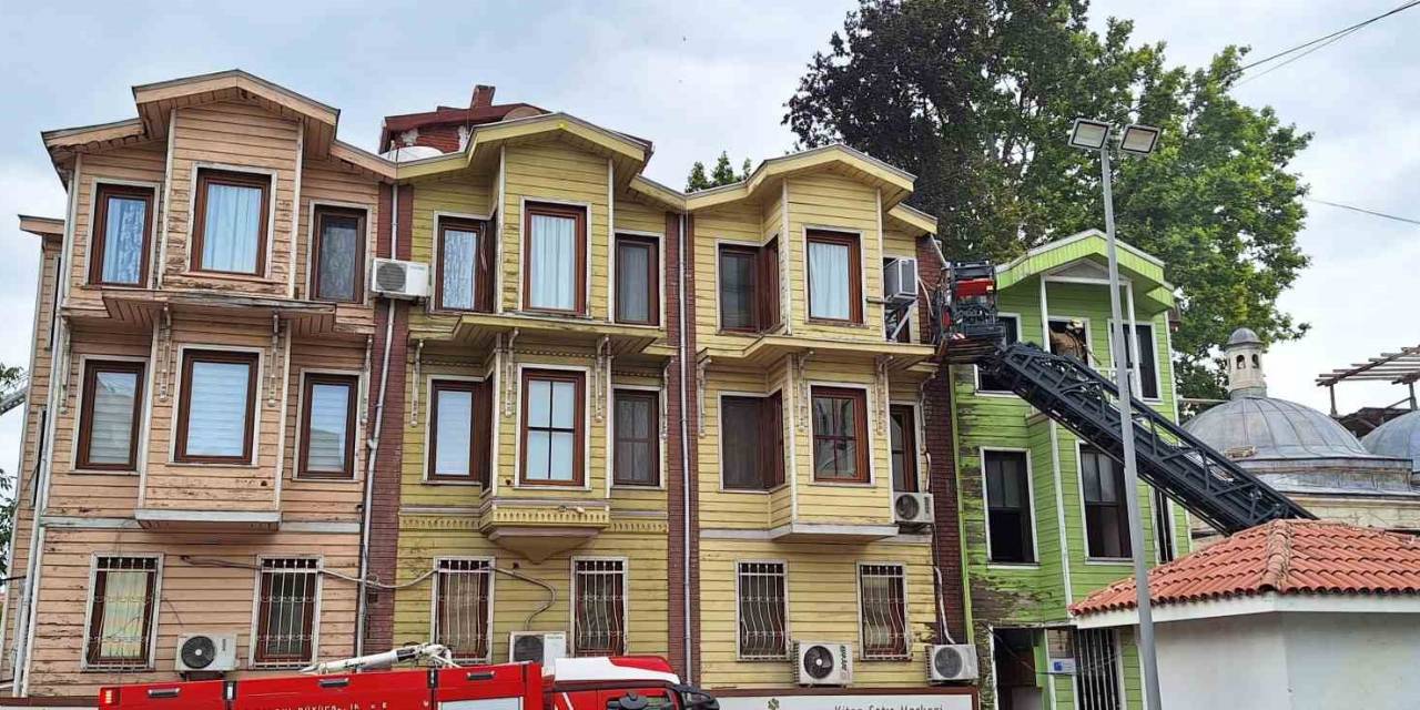 Fatih’te Çıkan Yangın Söndürüldü
