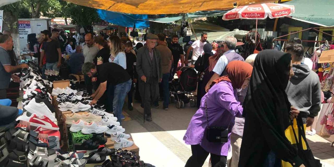 Enkazların Gölgesinde Bayram Telaşı