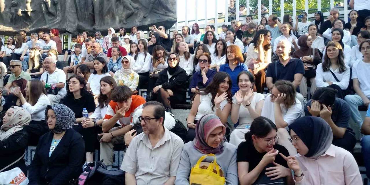 Sahne, ‘adam Olacak’ Çocukların