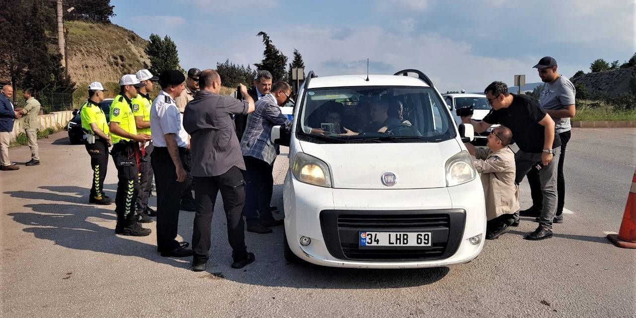 Vali Gürel’den Sürücülere Lokum İkramlı ’kemer’ Uyarısı