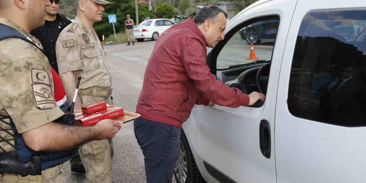 Vali Taşbilek Bayram Öncesi Trafik Denetimine Katıldı, Sürücüleri Uyardı