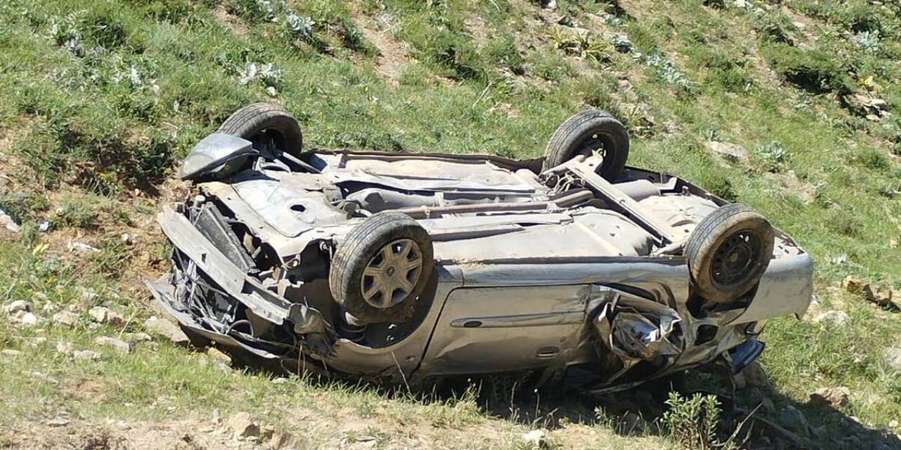 Bahçesaray’da Otomobil Uçuruma Yuvarlandı: 3 Yaralı