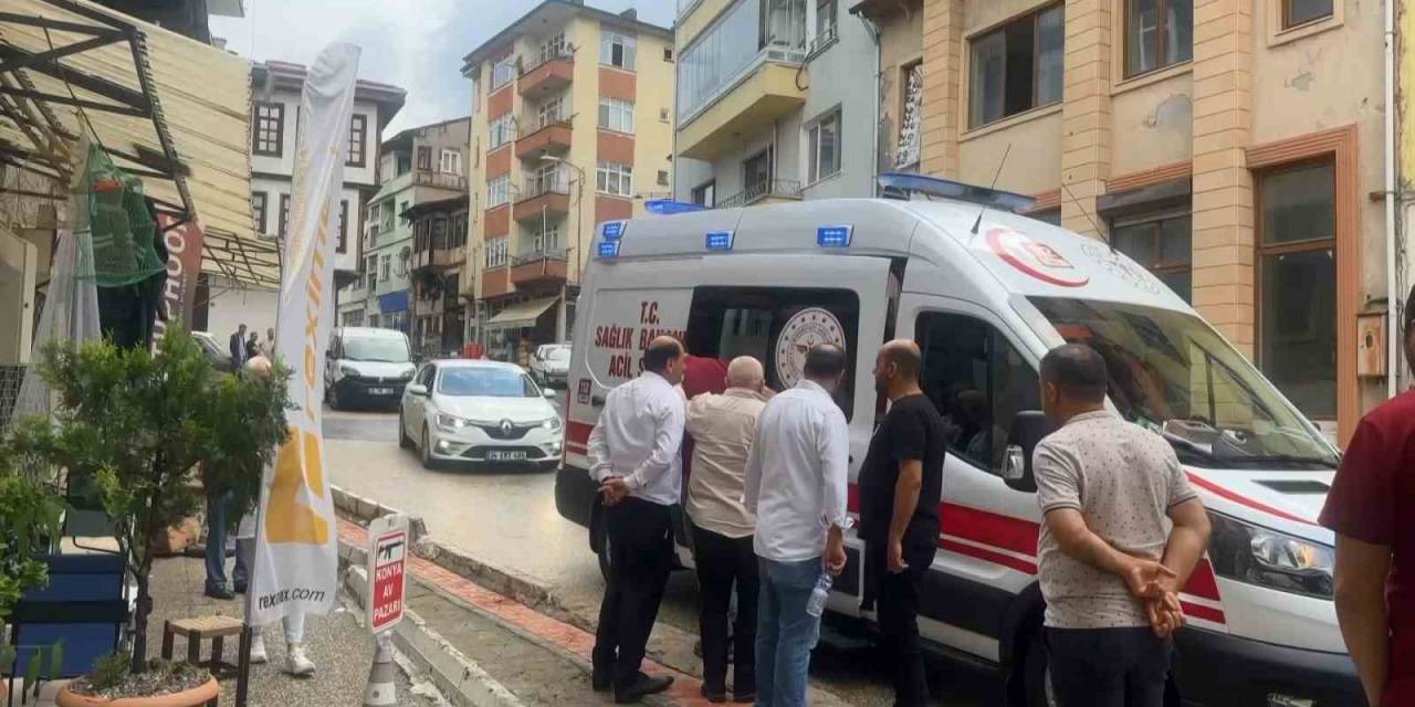 Tüfeği Tamir Etmek İsterken Yanındaki Kişiyi Vurdu