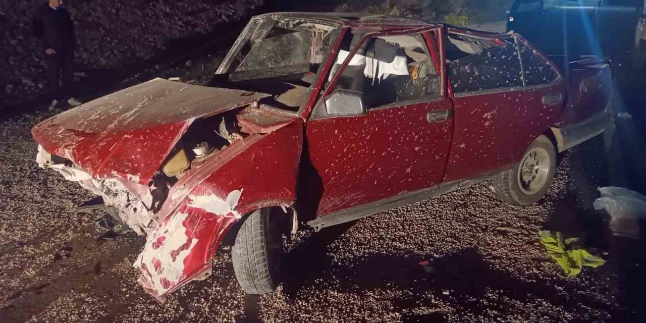 Ağrı’da Otomobil Şarampole Devrildi: 3 Yaralı