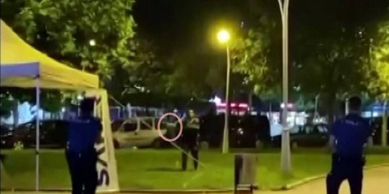 Şehrin Göbeğinde Eline Bıçağı Aldı, Ortalığı Birbirine Kattı