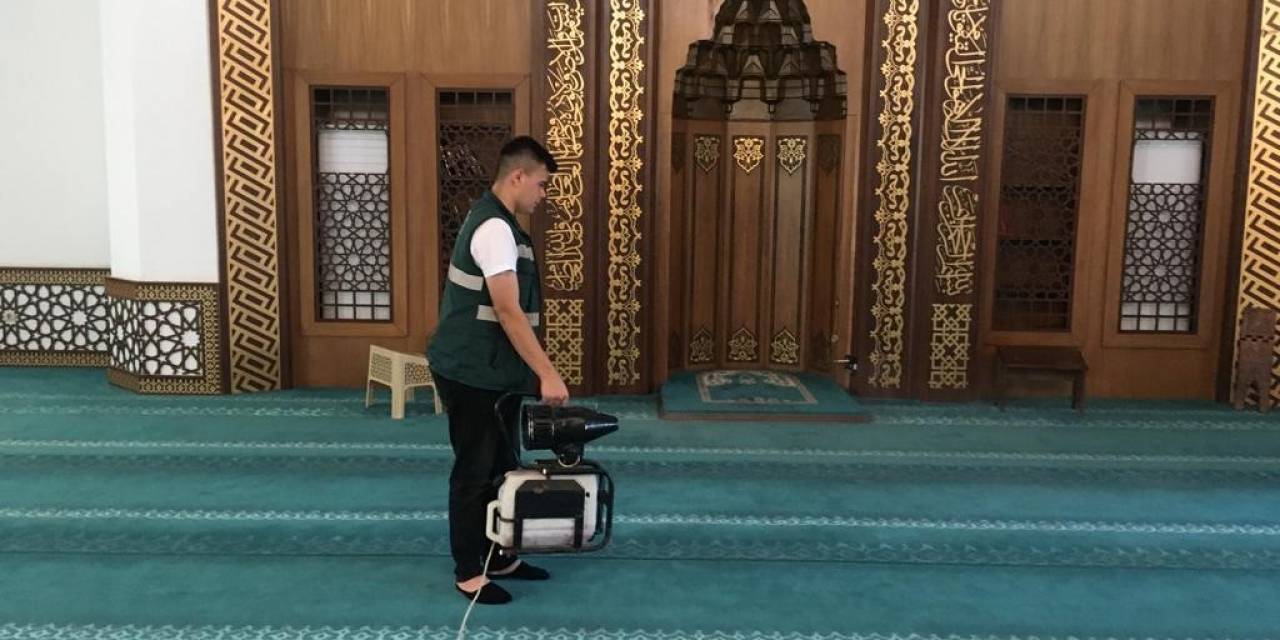 Keçiören’deki Camilerde Bayram Temizliği