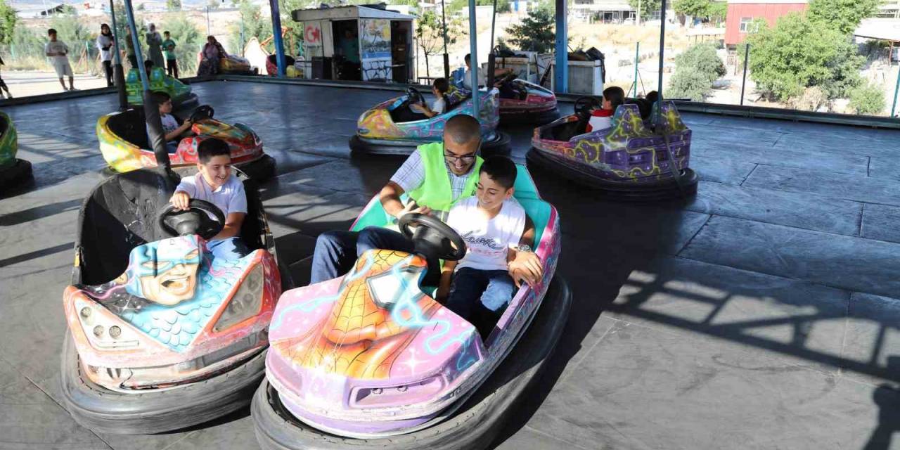 Adıyaman’da Yetim Çocuklar Lunaparkta Gönüllerince Eğlendi