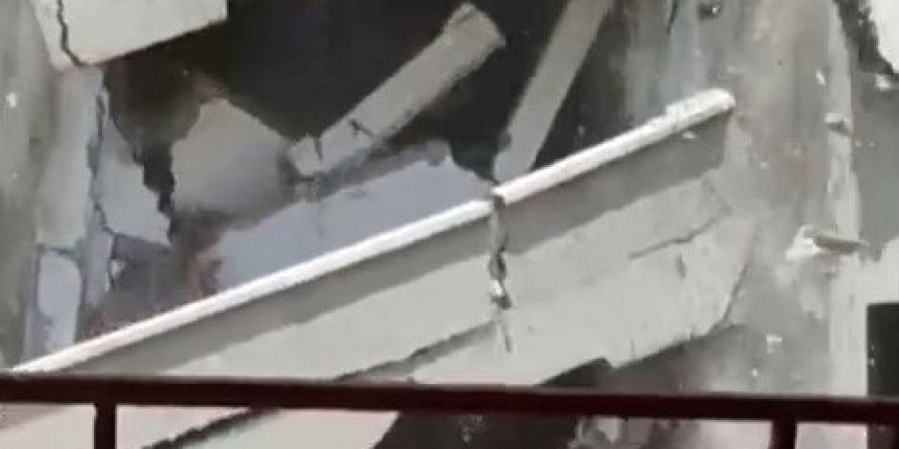 Elazığ’da Yıkım Makinesinin Dokunduğu Bina, Yerle Bir Oldu