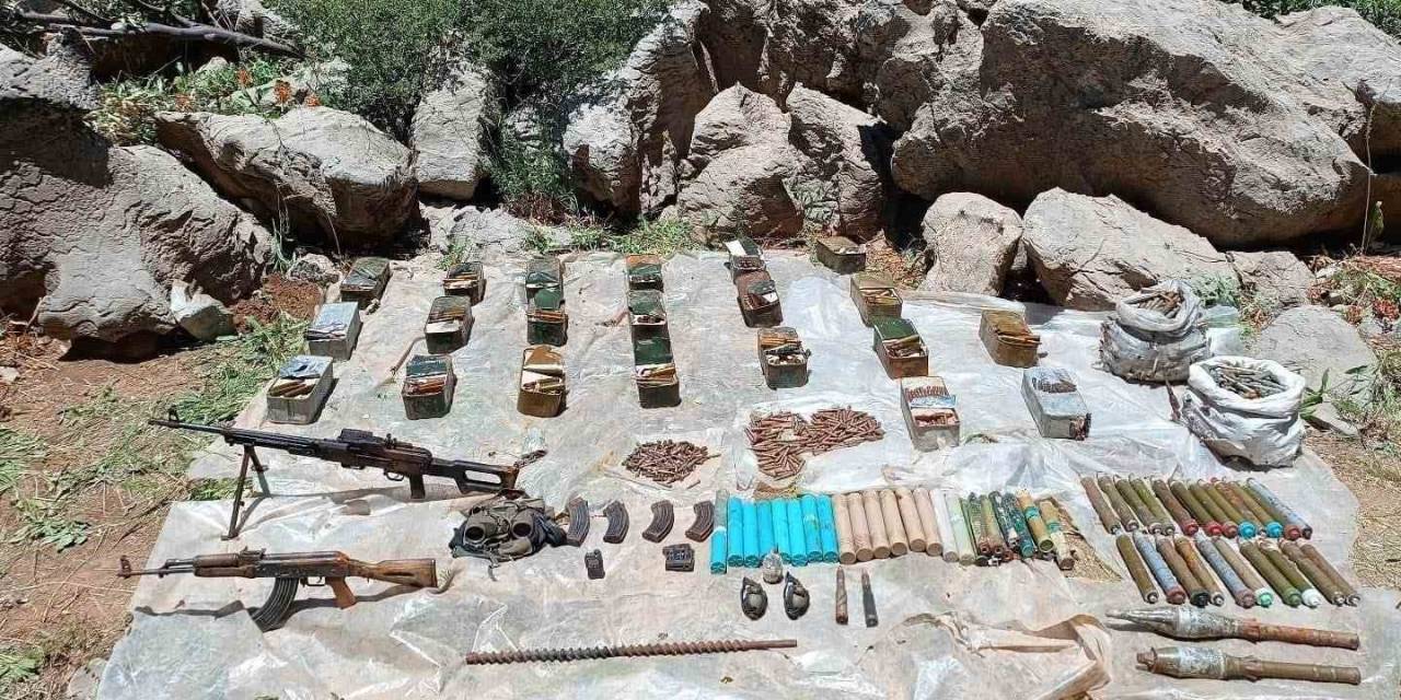 Mehmetçik Irak’ın Kuzeyinde Teröristlere Ait Çok Sayıda Silah Ve Mühimmat Ele Geçirdi