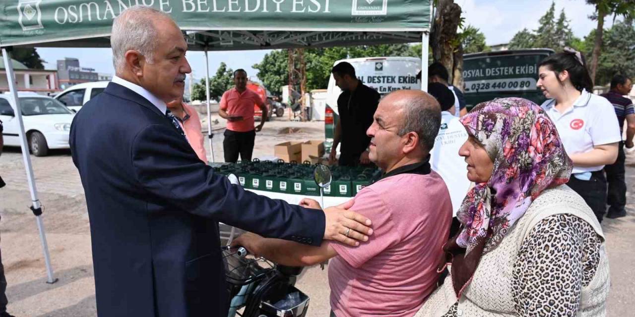 Osmaniye Belediyesinden, Mezarlık Ziyaretine Gelenlere İkram