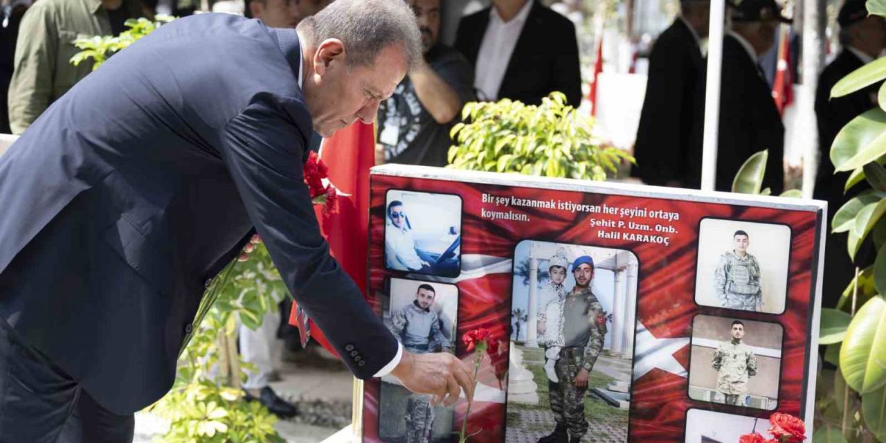 Mersin Şehitliğinde Hüzünlü Bayramlaşma