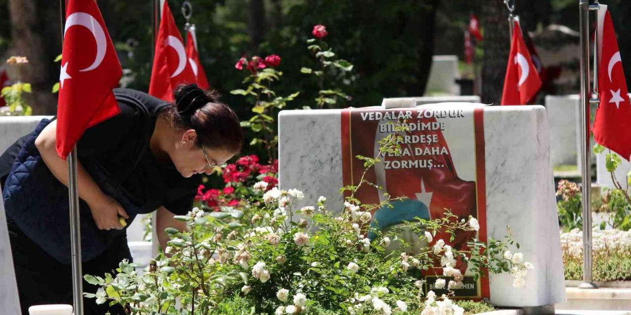 Cebeci Askeri Şehitliği’nde Hüzünlü Bayram Arifesi