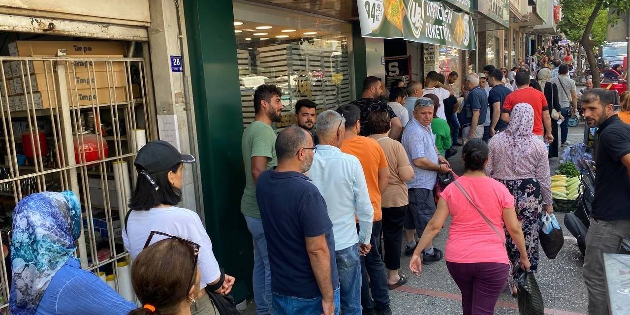 Aydın’da Bayram Manzarası Değişmedi Tatlıcılarda Kuyruk Oluştu