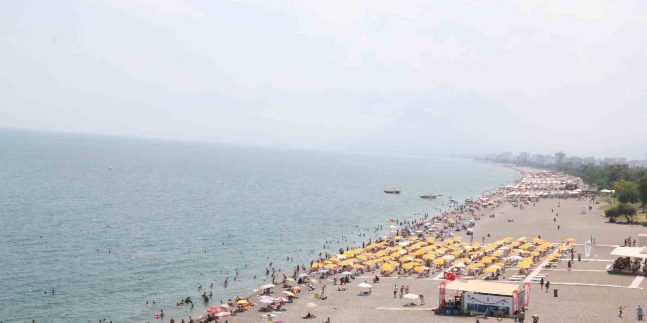 Dünyaca Ünlü Sahil Tatilci Akınına Uğradı, Kalabalığın Arasında Kalan Hintli Kız "kendimi Hindistan’da Gibi Hissediyorum" Dedi