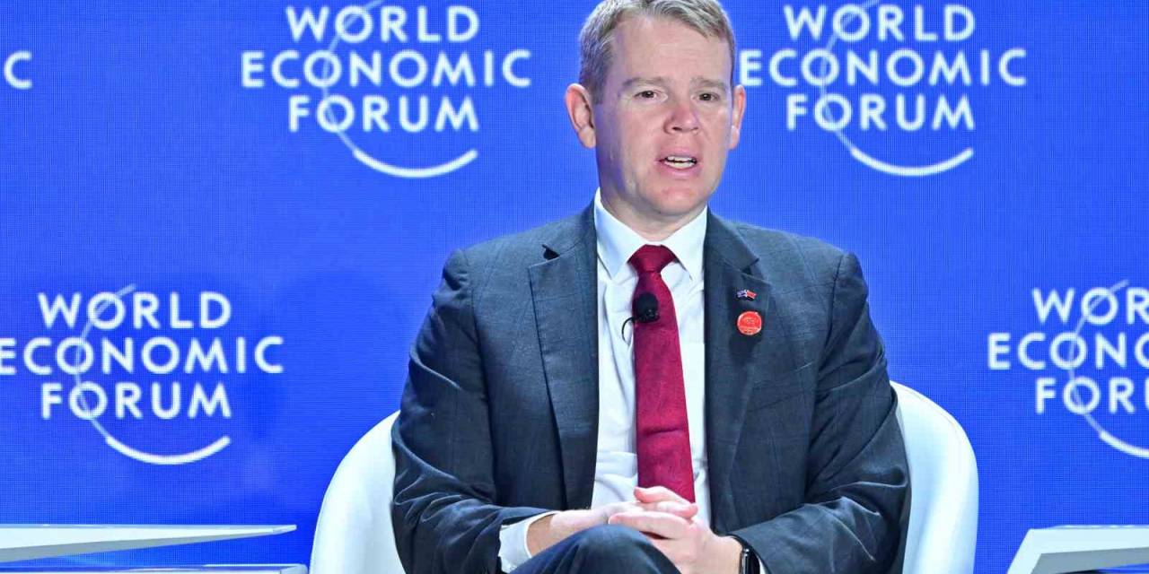 Yeni Zelanda Başbakanı Hipkins, Yedek Uçak Kullandığı İçin Eleştirilerin Hedefinde