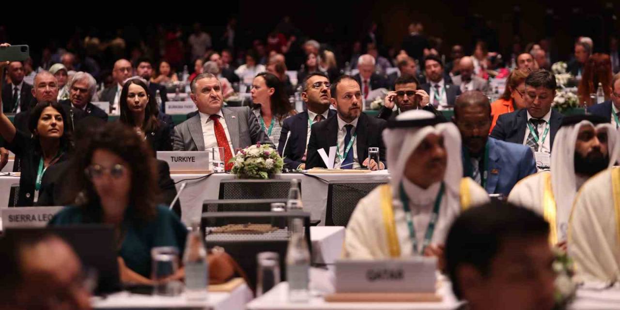 Bakan Osman Aşkın Bak, Bakü’de