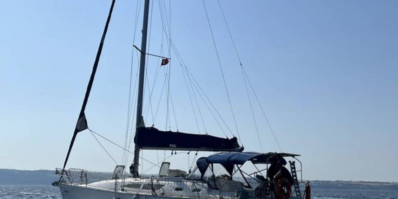 Çanakkale Açıklarında Rotası İtalya Olan Teknede 48 Kaçak Göçmen Yakalandı