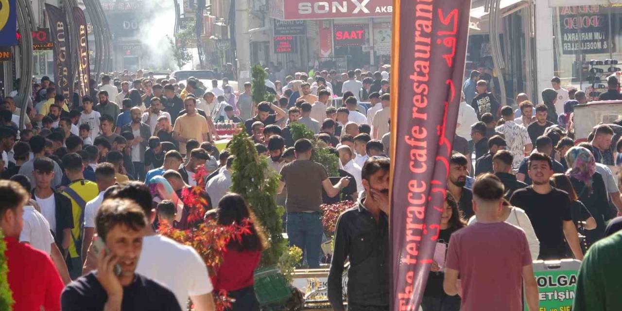 Van’da Çarşı Pazarda Kurban Bayramı Yoğunluğu