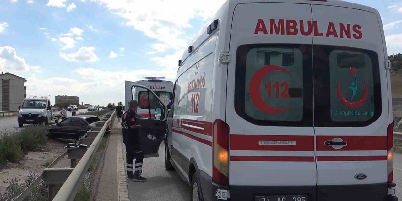 Bayram Tatili Yolunda Kaza: 2 Yaralı