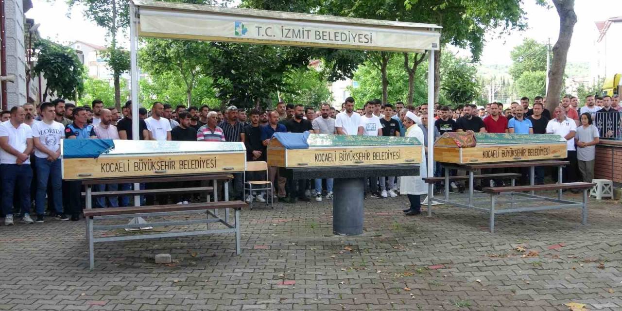 Aynı Aileden 3 Kişi Kazada Ölmüştü: Gözyaşlarıyla Son Yolculuklarına Uğurlandılar