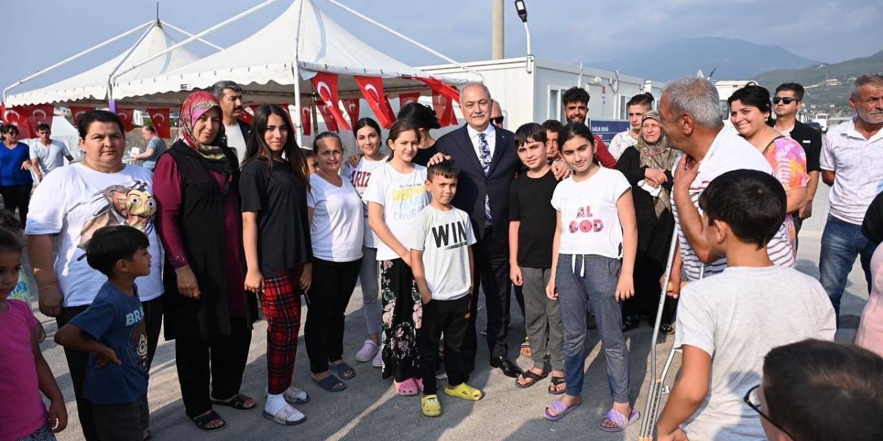 Osmaniye Protokolü, Konteyner Kente Depremzedelerle Bayramlaştı