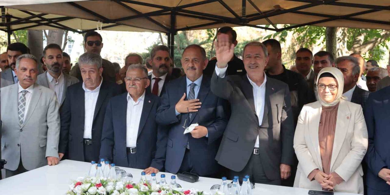 Ak Partililer Bayramlaştı