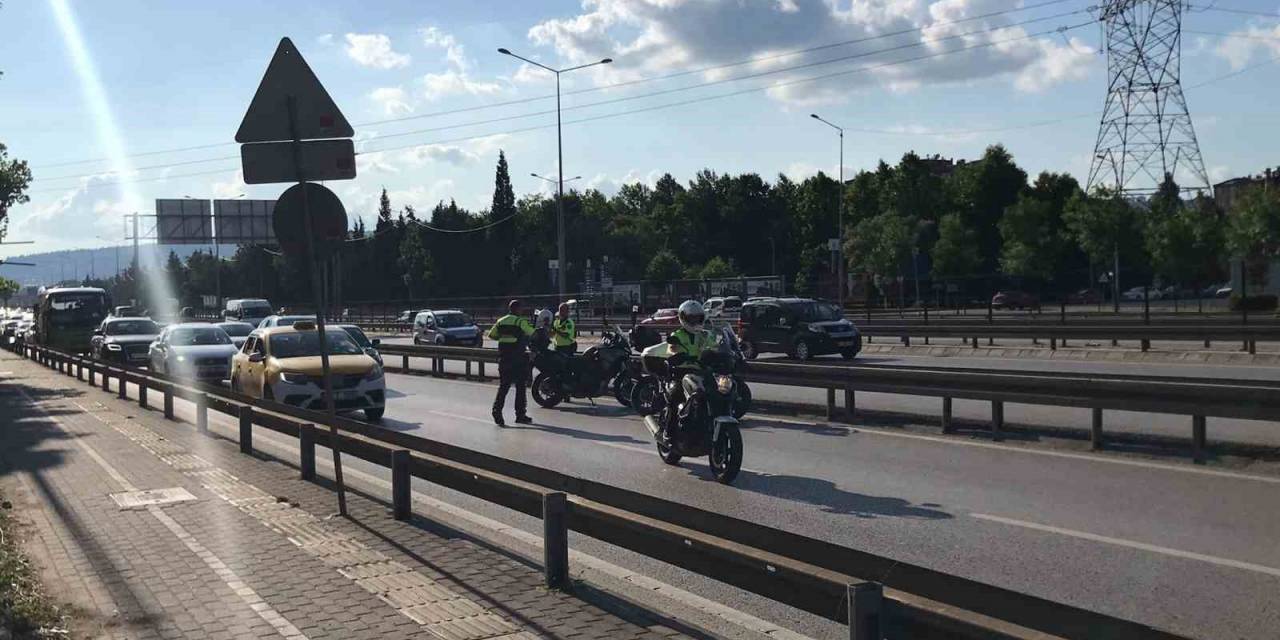 Polis Kaçan Motosikletlinin Peşine Düştü: İki Taraf Da Motosikletten Düşerek Yaralandı
