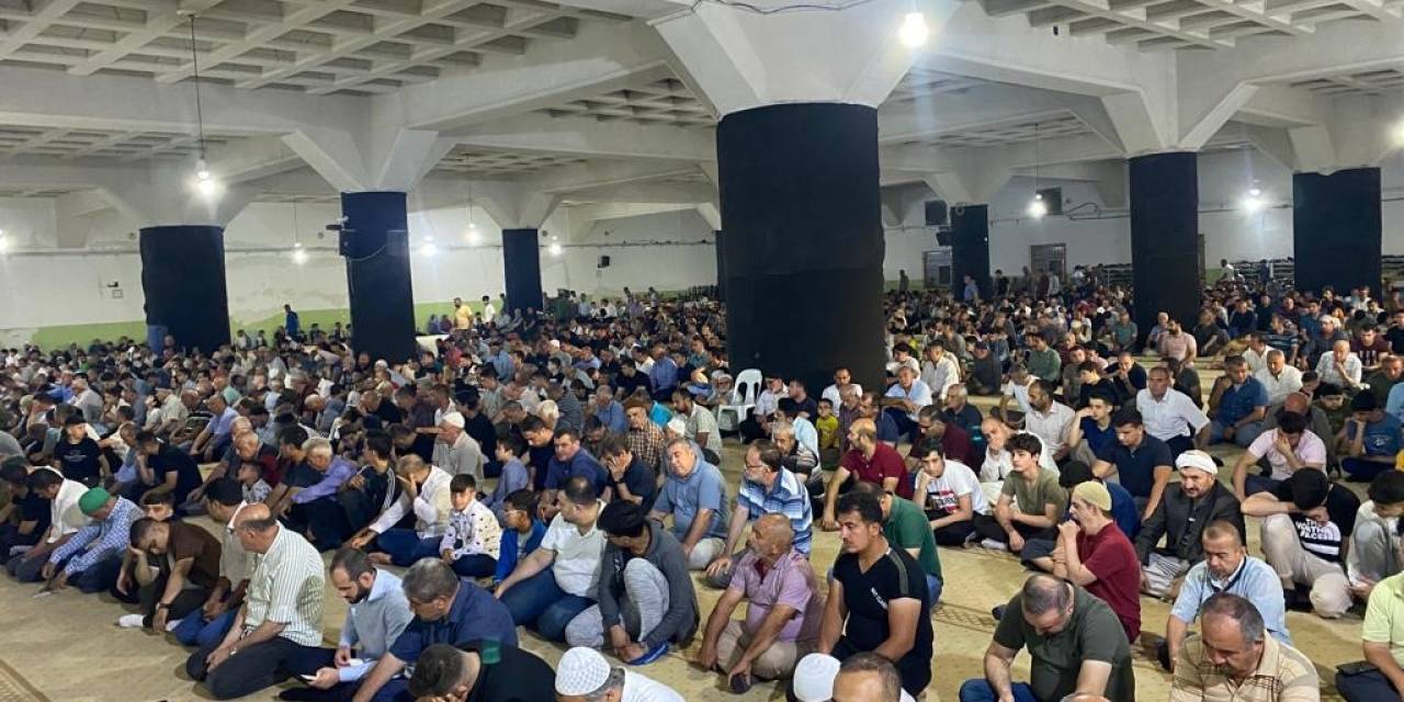 Depremin Merkezinde Buruk Kurban Bayramı