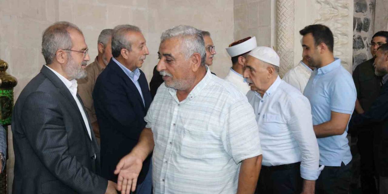 Diyarbakır’da Vatandaşlar Tarihi Ulu Cami’de Bayramlaştı