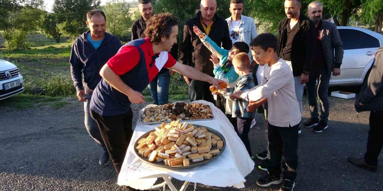 Bu Köyde Yarım Asırdır Toplu Bayramlaşma Geleneği Sürdürülüyor