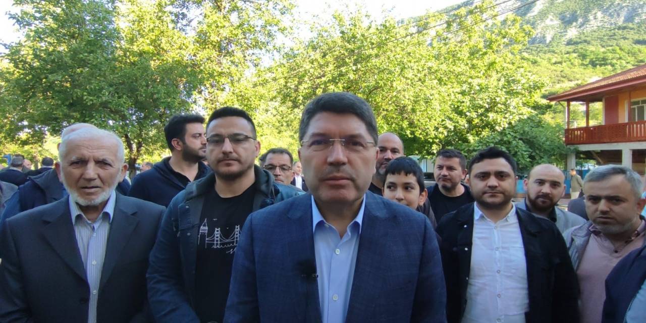 Bakan Yılmaz Tunç, Baba Ocağında Bayramlaşma Programına Katıldı.