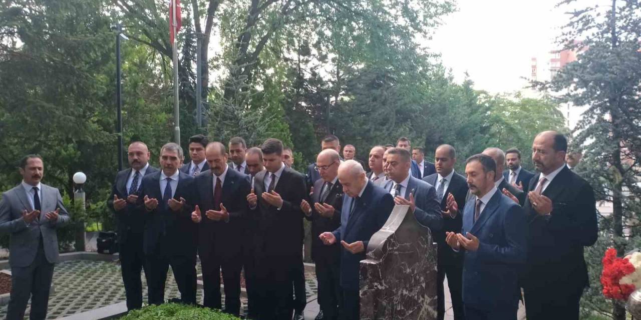 Mhp Lideri Bahçeli, Türkeş’in Kabrini Ziyaret Etti