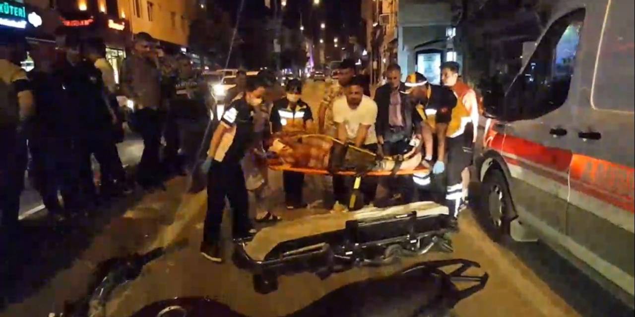 Edirne’de Motosiklet Yayaya Çarptı: 2 Yaralı