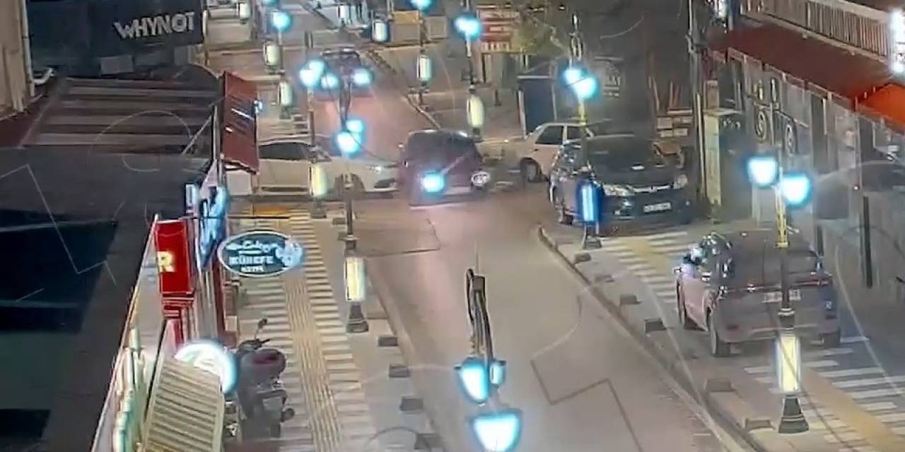 Kütahya’da Meydana Gelen İki Ayrı Trafik Kazası Kameraya Yansıdı