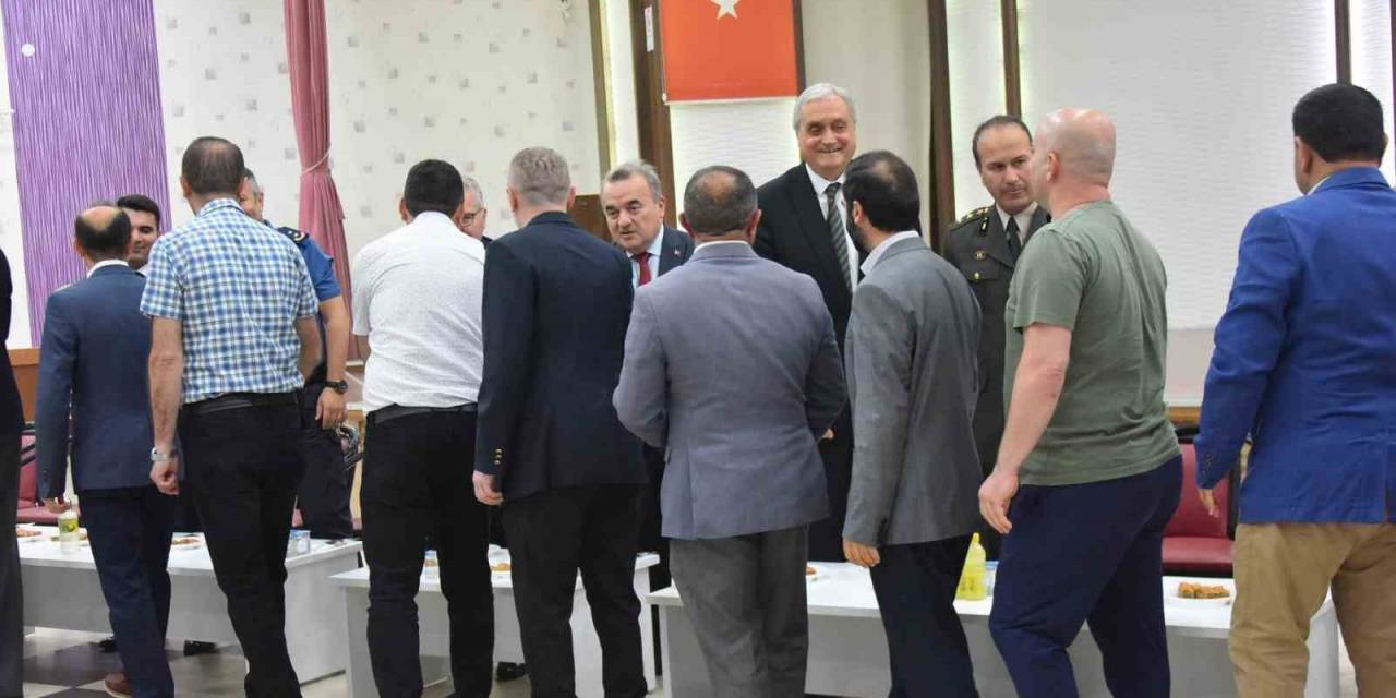 Bozüyük’te Protokol Ve Vatandaşlar Bayramlaştı