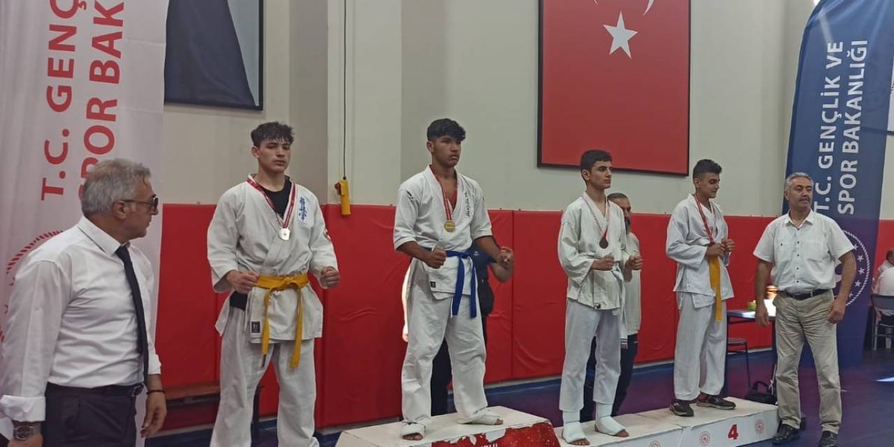 Derincespor İstanbul’dan Madalyalarla Döndü