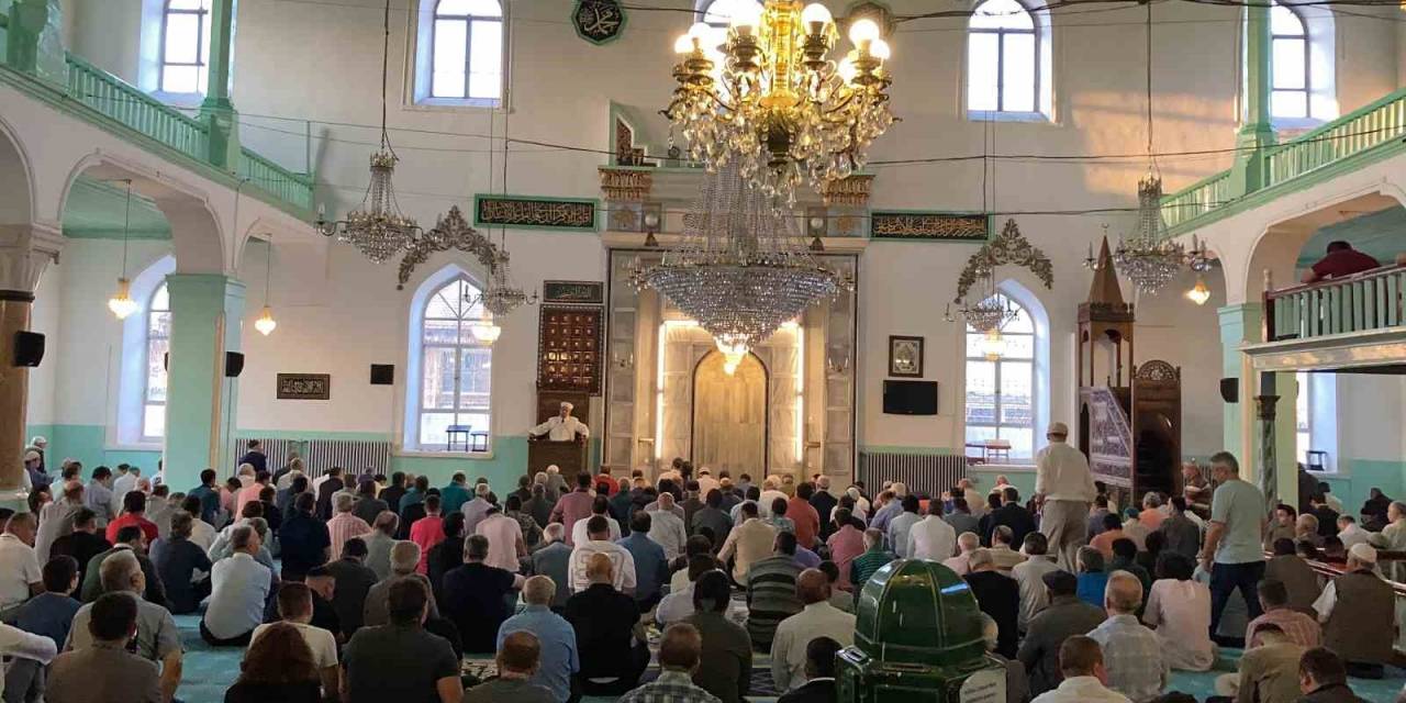 Burdur’da Kurban Bayramı Namazı Eda Edildi