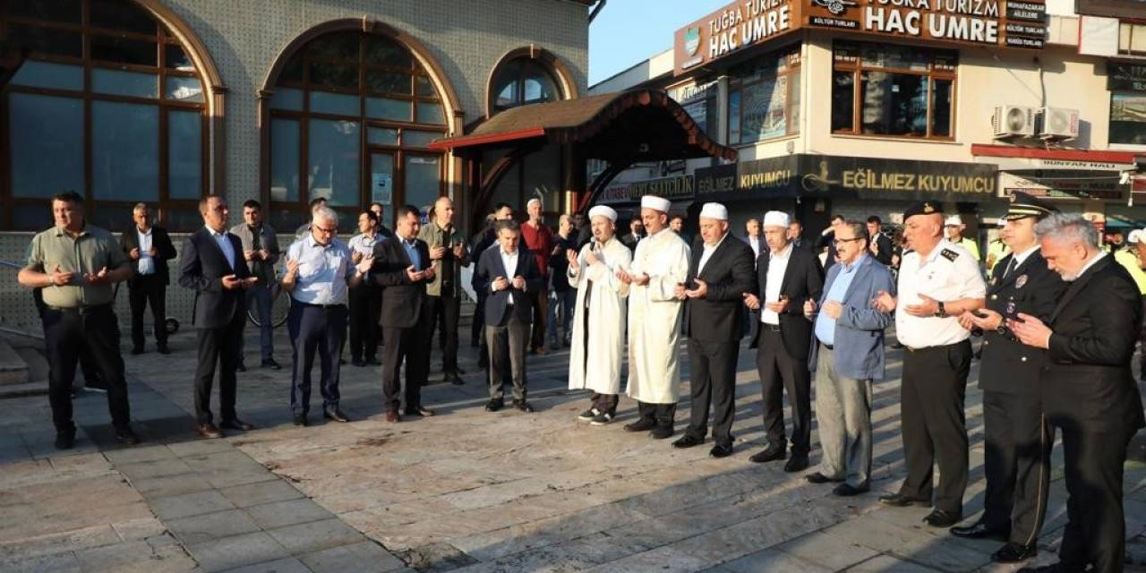 Vali Atay Vatandaşlarla Bayramlaştı
