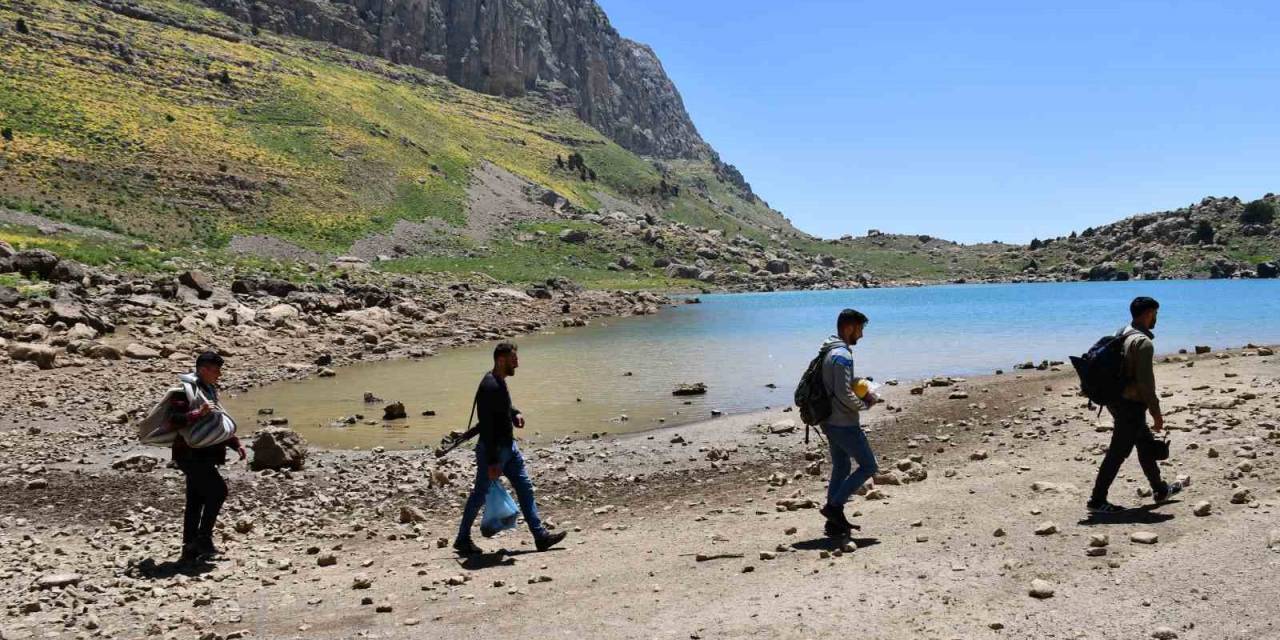 Kato Dağı’nda Dev Doğal Göller Görenleri Büyülüyor