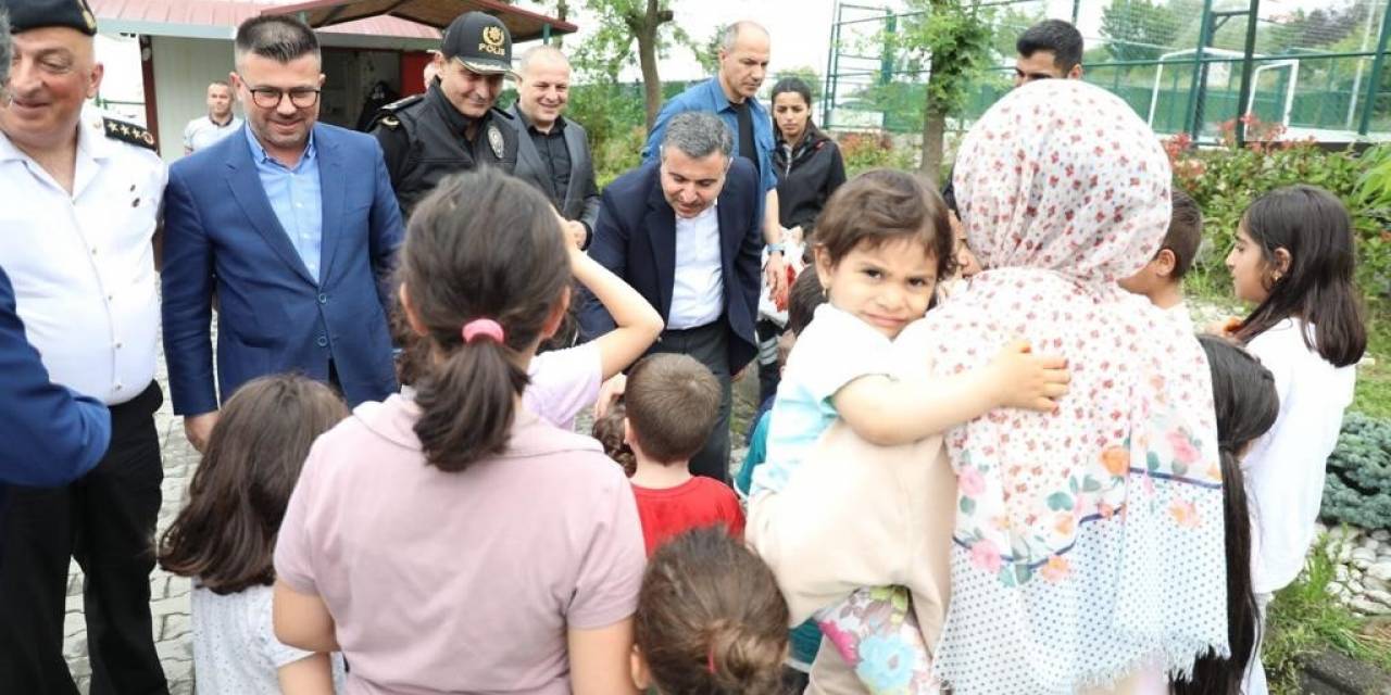 Bayramda Depremzedeler Unutulmadı