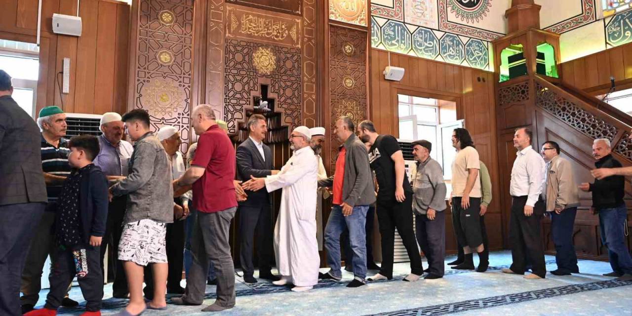 Mamak Belediye Başkanı Köse, Vatandaşlarla Bayramlaştı