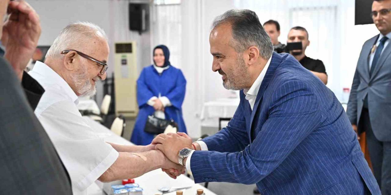 Bursa Huzurevinde Bayram Neşesi