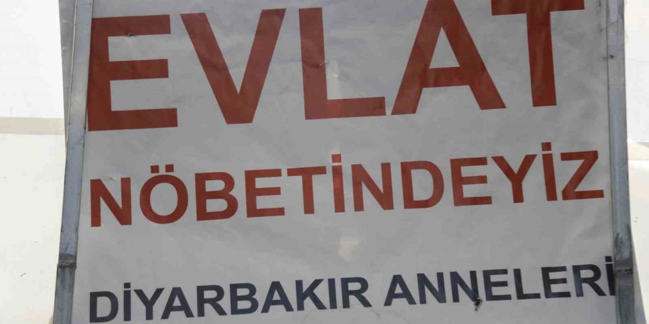 Evlat Hasreti Çeken Aileler Bayramı Çadırda Geçiriyor