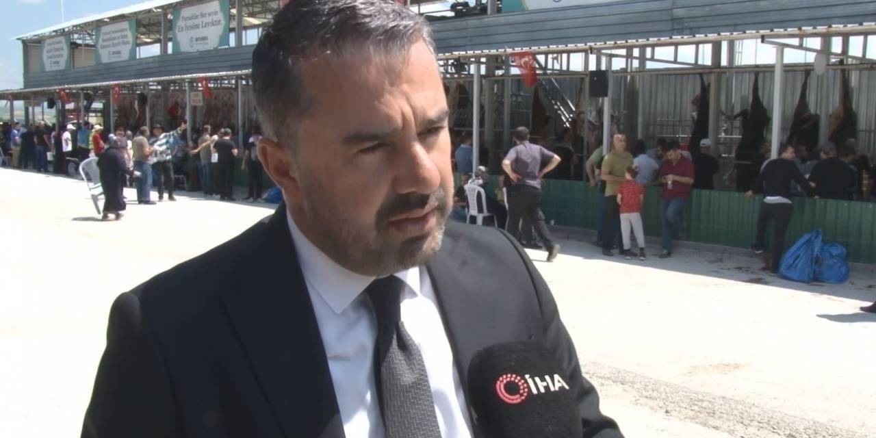 Pursaklar Belediyesi Kurban Kesim Alanında Saatte 40 Büyükbaş Hayvan Teslim Ediliyor