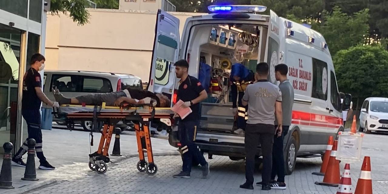Kurbanlık Koyunu Yakalamak İsterken Düştü, Hastanelik Oldu