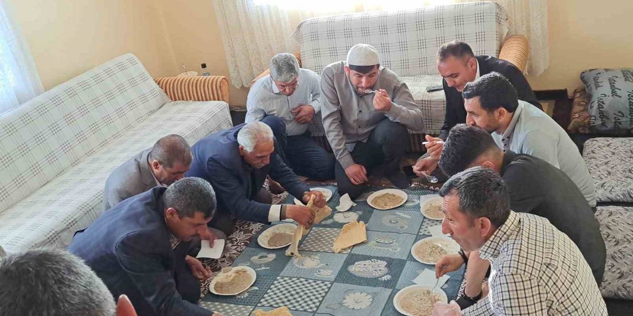 Adilcevaz’da Değişmeyen Gelenek: Helise Yemeği İkramı