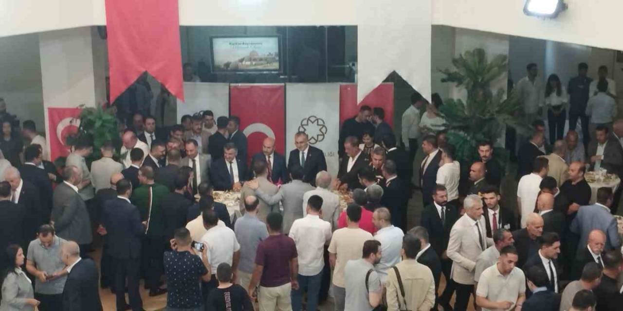 Bakan Işıkhan, Mardin’de Vatandaşlarla Bayramlaştı