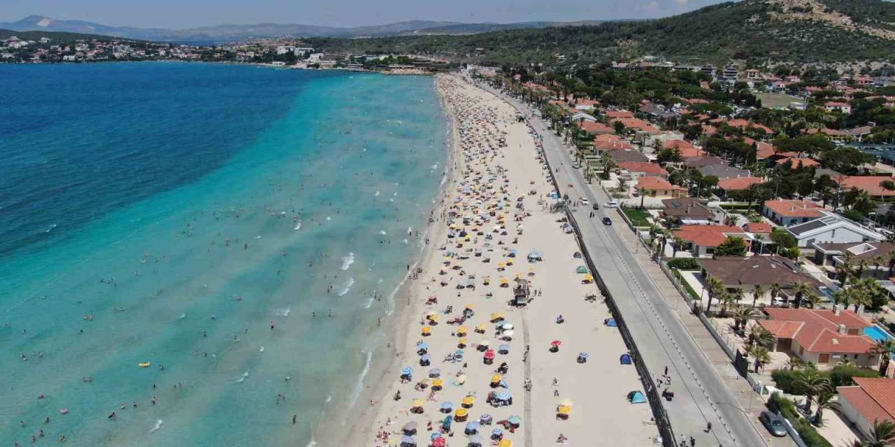 Çeşme’nin Nüfusu 1 Milyonu Aştı, Plajlar Doldu Taştı