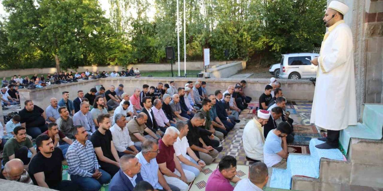 Battalgazi’de Kurban Bayramı Namazı Namazgah’ta Kılındı