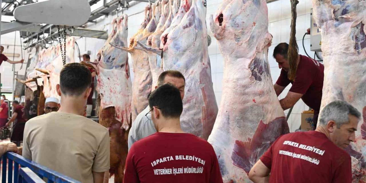 Isparta Belediyesi İki Gün Boyunca Mezbahada 300 Kurban Kesimi Yapacak